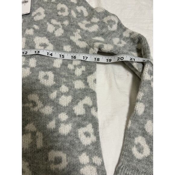 NWT Old Navy Women's Size S Knit Sweater Grey Cheetah Print Feminine Mob Wives - Picture 7 of 8